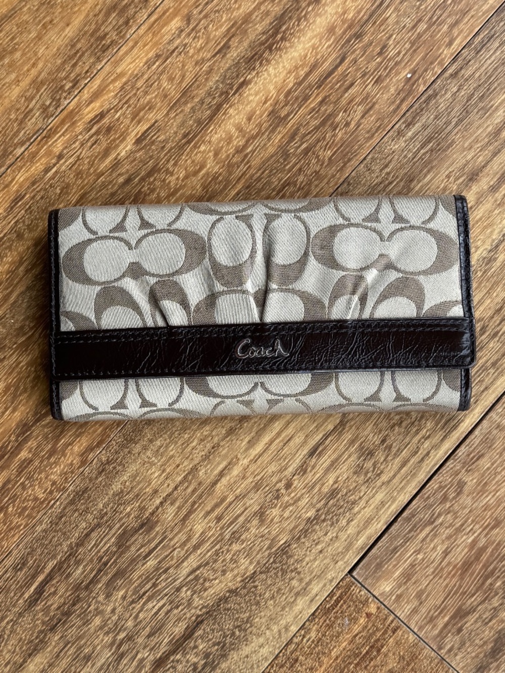✨ VTG Y2K Coach Signature "Soho" Pleated Trifold Wallet! ✨